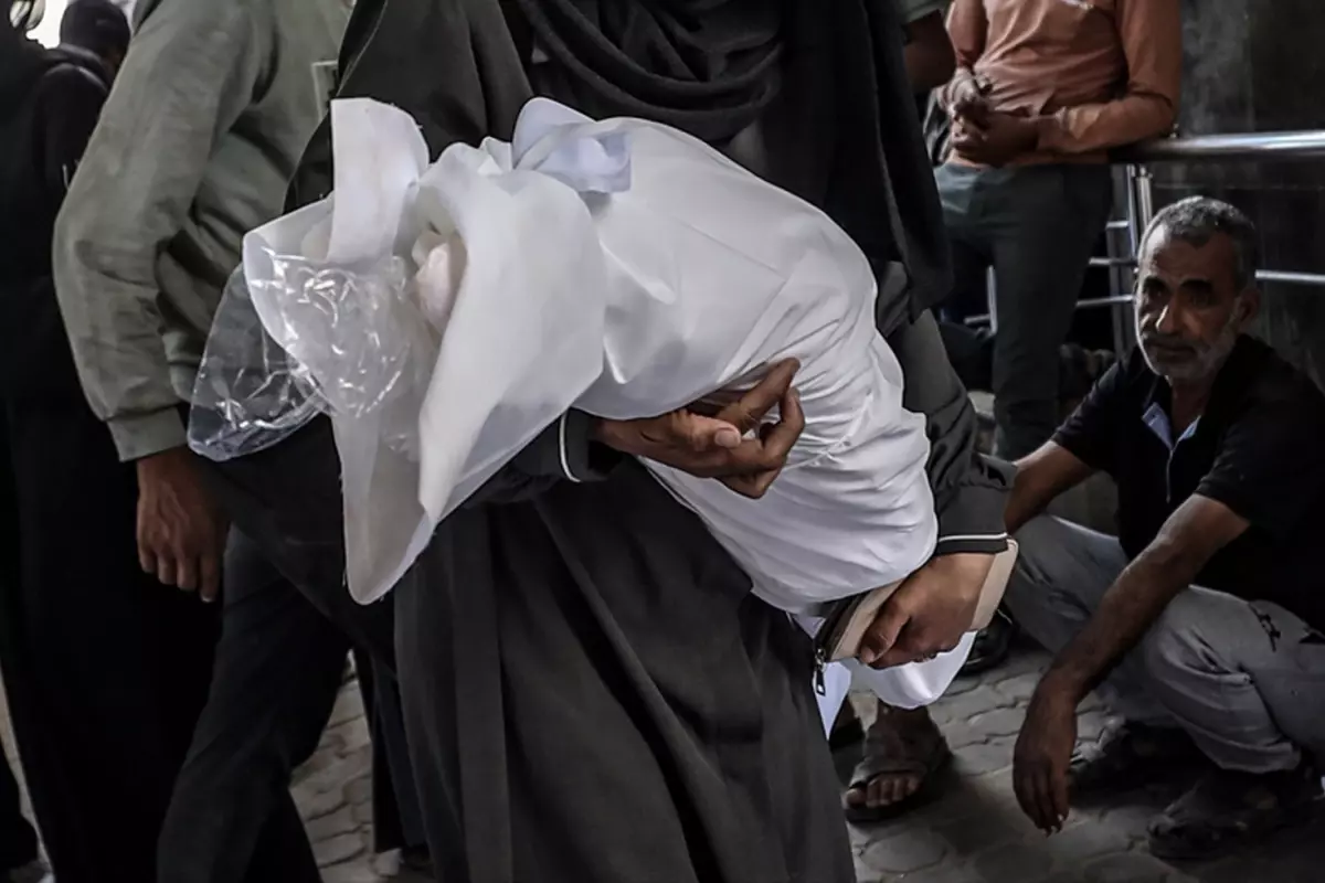 7 aylik bebek annesinin kucaginda israil kursunuyla can verdi OyrreAGb