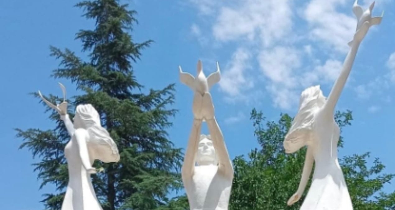 akpli baskan baristan rahatsiz oldu baris anitini kaldiriyor bqAaEK4w