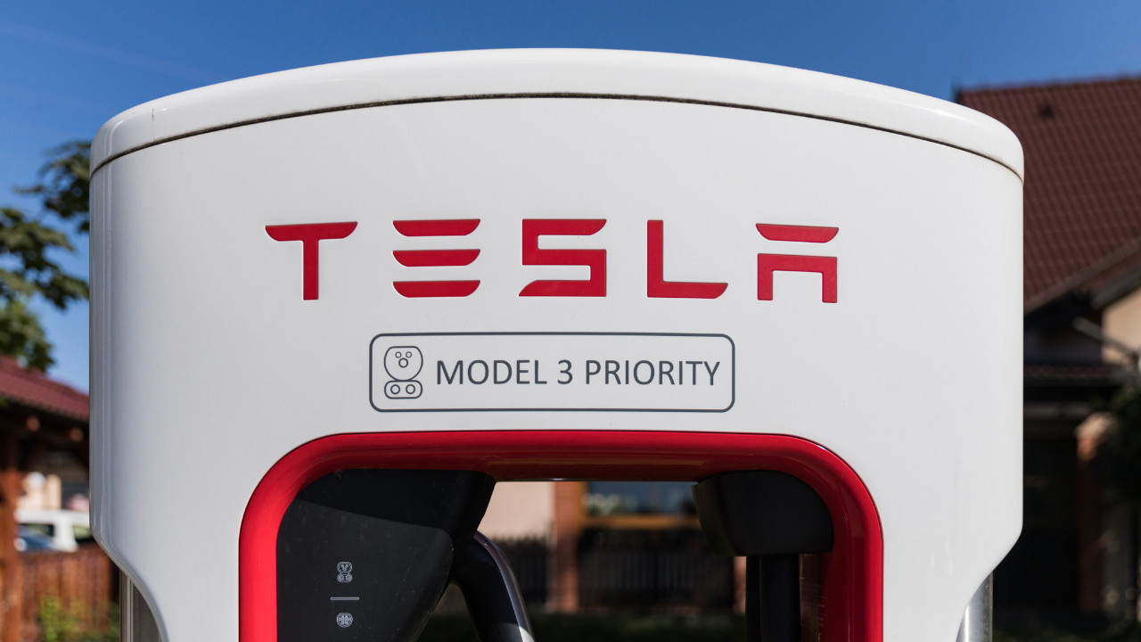 elon muskin teslasi elon muskin xine sirt cevirdi Z2QQ38zp