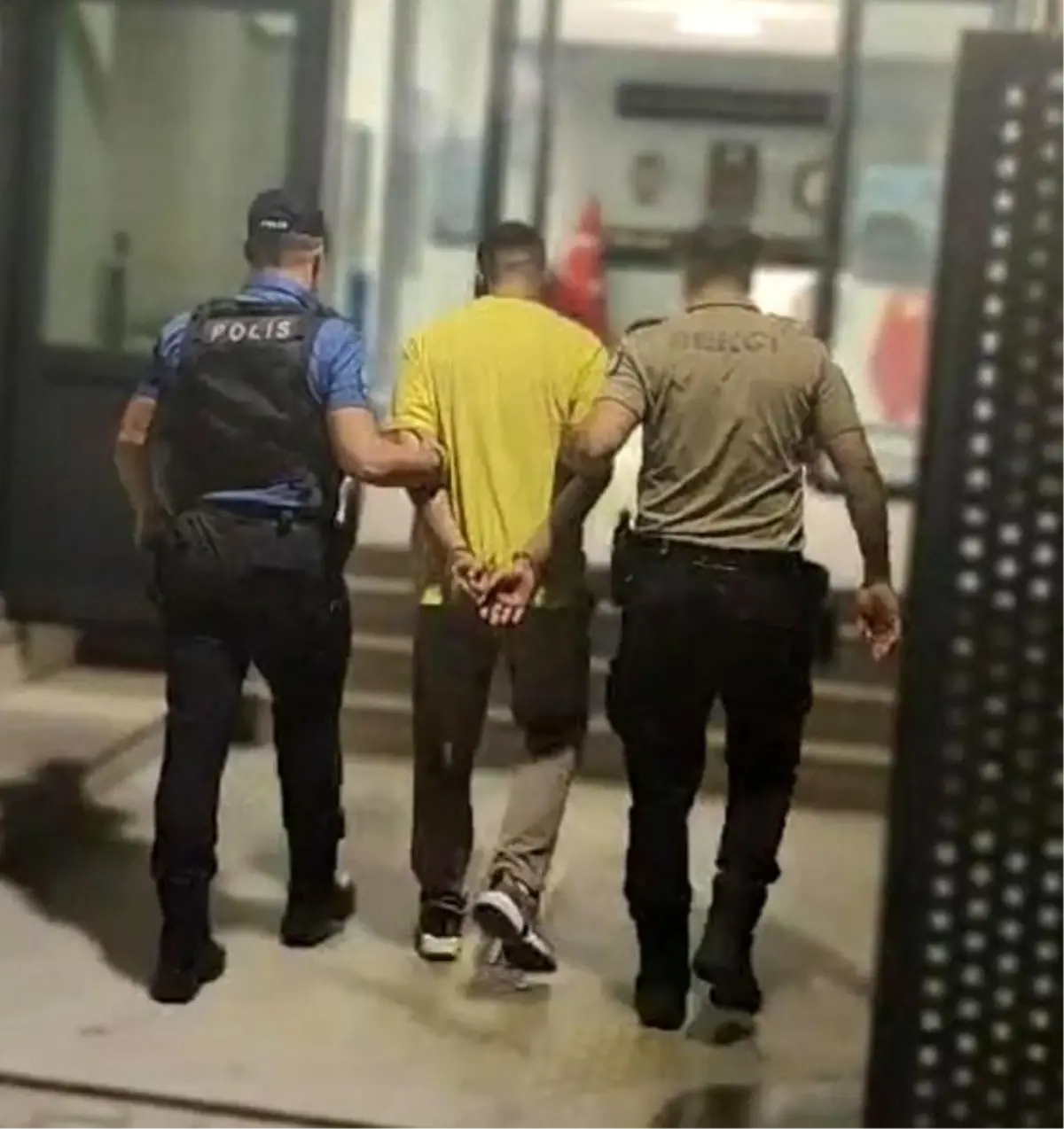 izmirde firari suclu yakalandi YrLTDC8I