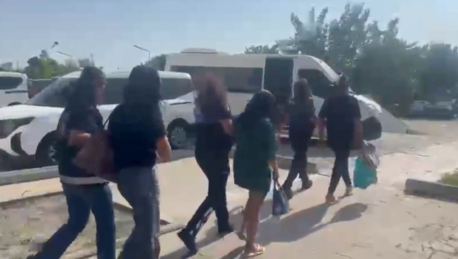 masaj salonlarina denetim 6 kisi gozaltina alindi Wu9jIwDP