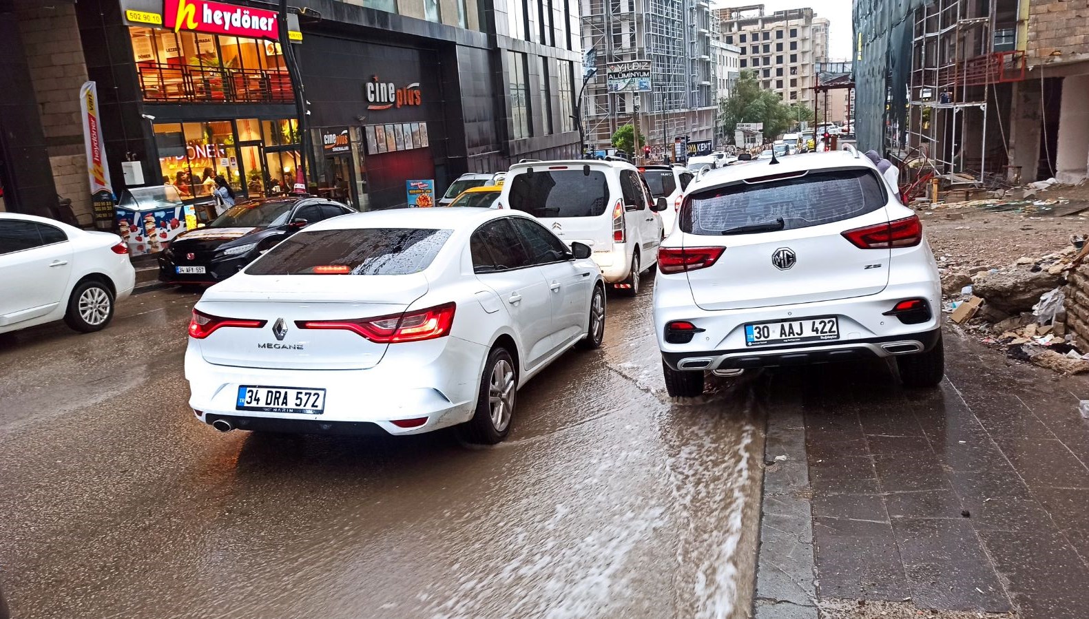 vanda saganak yagis yollar gole dondu zzpR4TCW