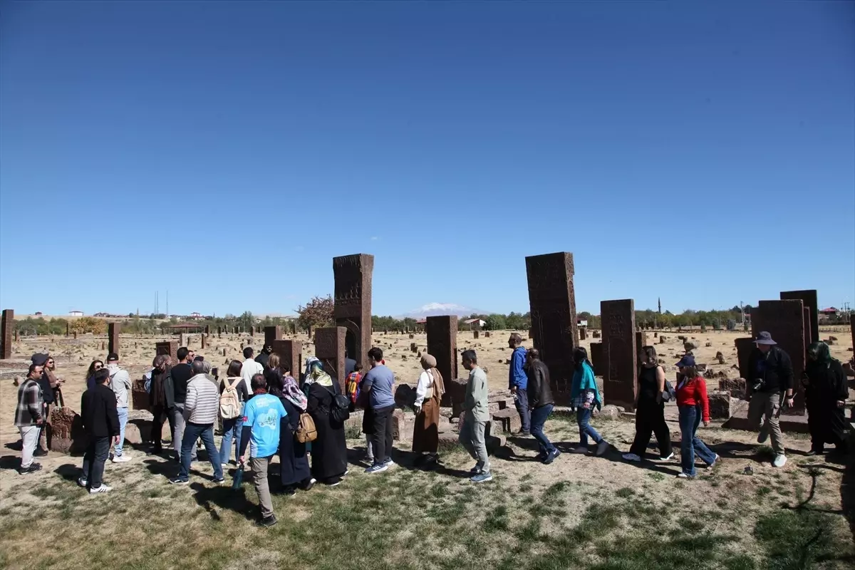 dogaseverler ahlattaki tarihi ve turistik alanlari gezdi mPBVUxnY