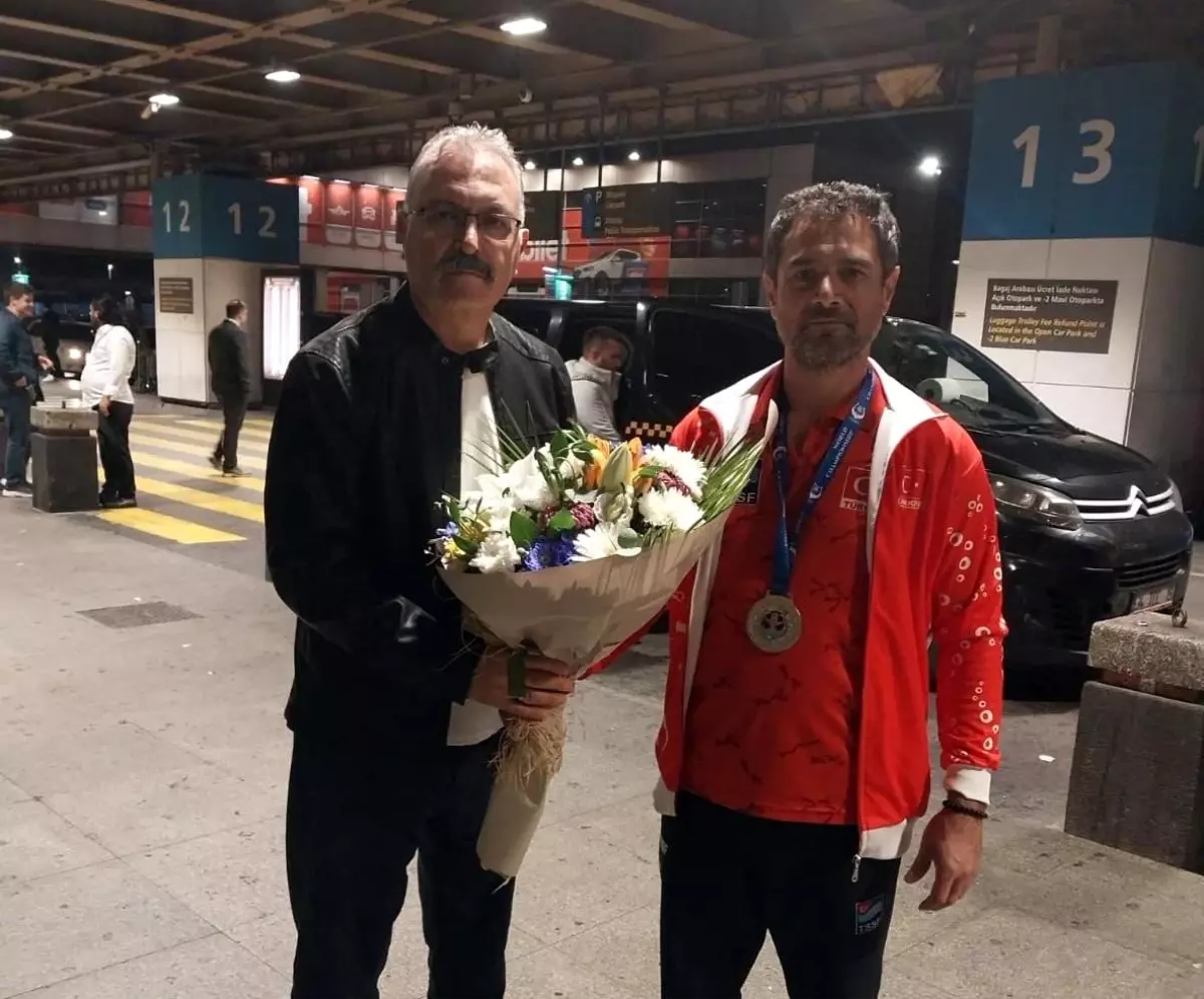 eskisehirli erkan balk ile milli takim dunya sampiyonu oldu iMYTMewI.jpg