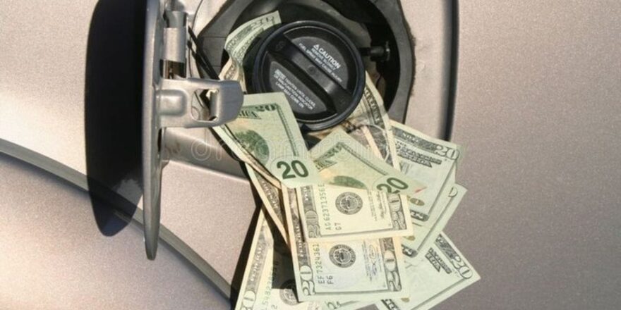 İndirimi dev zam kovaladı: Akaryakıt fiyatları bir öyle bir böyle