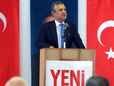 Son dakika ozgur ozel yeni parti rozetiyle ilk kez halk tv canli yayininda 1OOItyHh