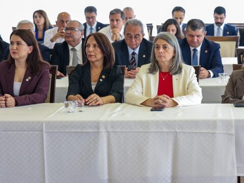 Yandas yazar iki tarih verdi yeni partiye 10 vekil daha katilacak 5c8wSpWm